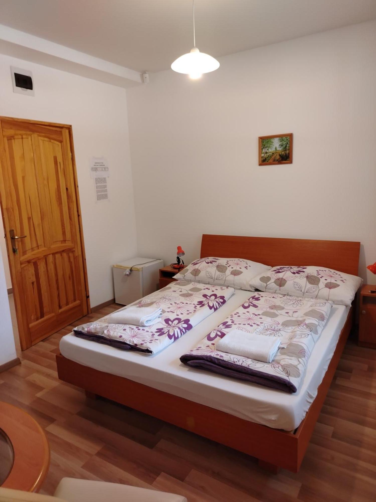 Akacliget Vendeghaz Es Major Hotel Ofeherto Exterior foto